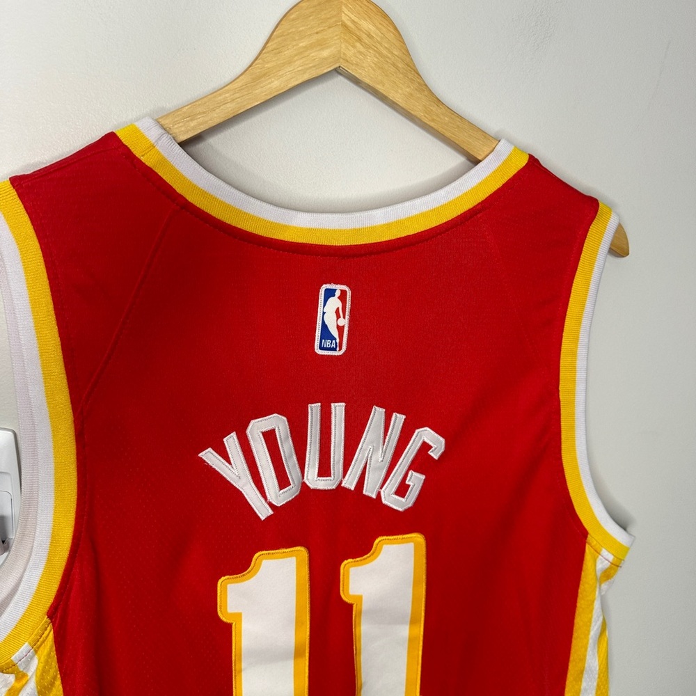 Nike NBA Atlanta Hawks Trae Young Icon Swingman Jersey Size 50 - Picture 8 of 11